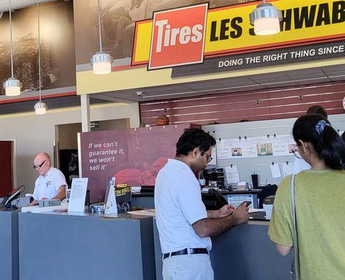 Les Schwab Tire Center