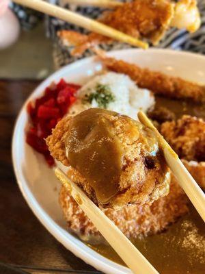 Crunchy Karaage dipped in delicious curry sauce!
