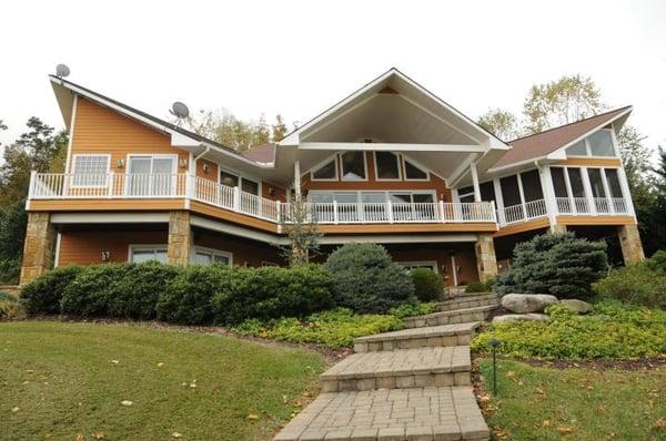 Luxury lake homes at the Peninsula on Norris Lake