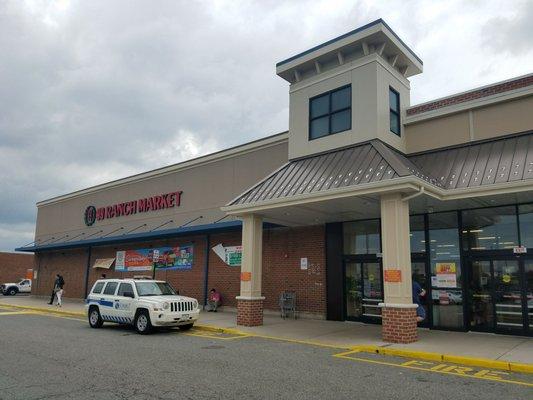 The Plaza has a 99 Ranch Market and very few parking spaces and about 473 tiny little stores but other than that it's quiet