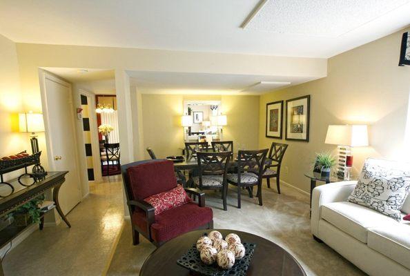 Living room / Dining room - 3 Bedroom Townhome
