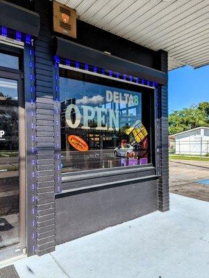 Vivid Smoke Shop - Forest city