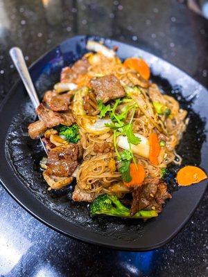 Beef 10B. PAD THAI NOODLES STIR-FRIED WITH BEEF- H TIU XO B