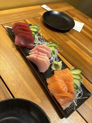 Our first plate, Sashimi Combo - large portions and super fresh.