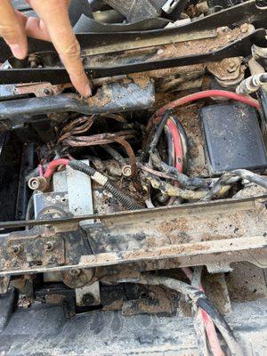 TONS of excess wiring stuffed around the battery. Huge no no and this is what caused the fire