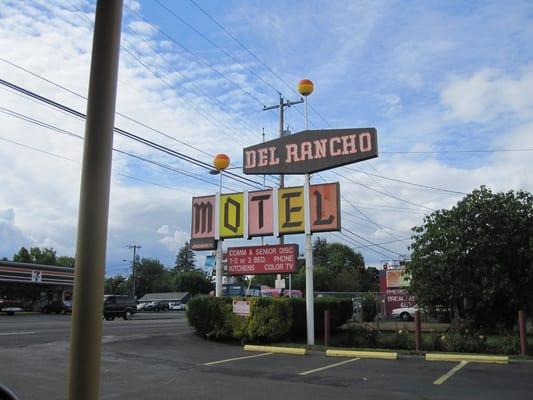 Del Rancho Motel vacancy sign
