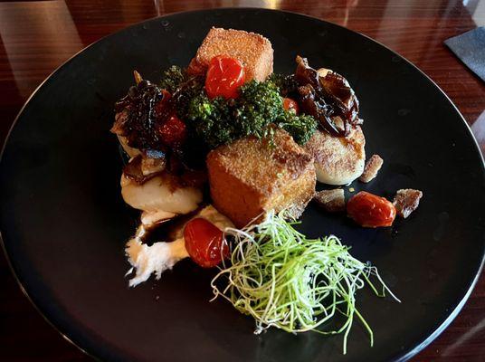 Scallops with polenta cakes