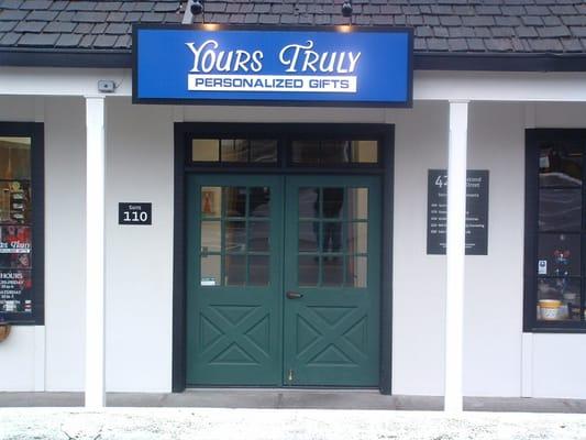 Located in the heart of Lake Oswego in the historic Country Village Shopping Center