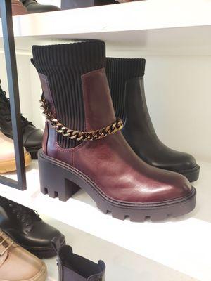 Beautiful, 10/10, would drool over again. The chain was hefty and good quality!