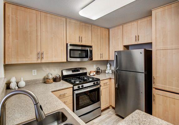 Pinnacle at Fullerton Apartments