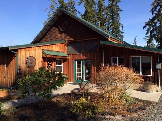 Breakfast room and two B&B suites.