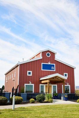itä wines' production winery and tasting room is located in the Airport District in Walla Walla, Washington