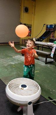 Using the fan to float a balloon