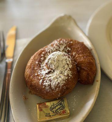 Le Petit Triangle Cafe