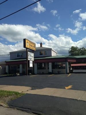 Budget Host Inn of Niagara Falls -- 6621 Niagara Falls Boulevard / Route 62, Niagara Falls NY Exterior & Sign
