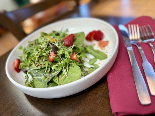 Spinach Strawberry vinaigrette salad
