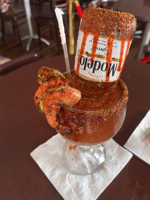 Michelada con Camarones