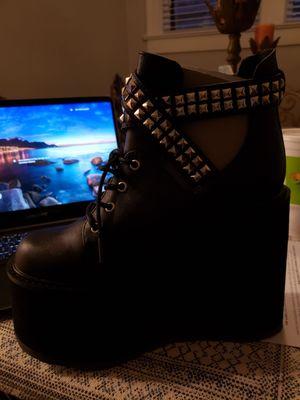 What we got with shoe strings. She does not like them at all.