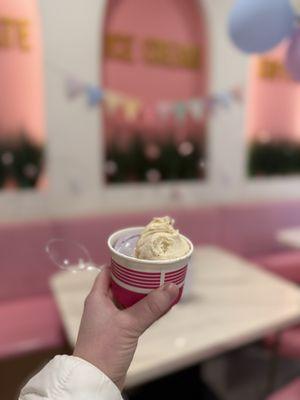 Split scoop with Taro and Toffee.