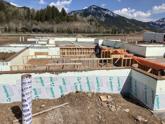 Mountain Hues Construction