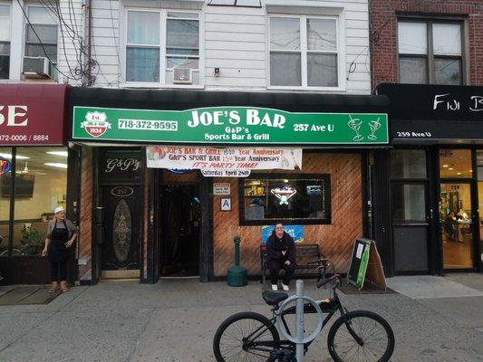 Joe's Bar & Grill
