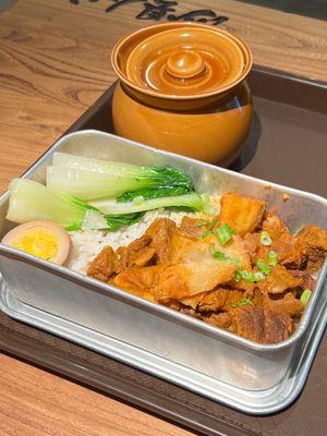 Beef Brisket Rice and Oxtail & Mushroom Soup Combo