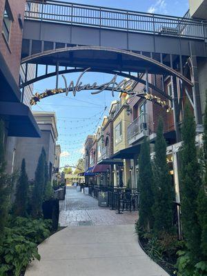 Truth teller is on the right  ( green symbol on signage )