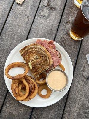 Reuben sandwich 1/2 portion