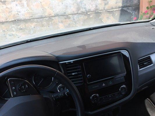 Dash board - no excessive dirt here...