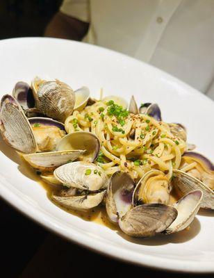 Linguine with clams