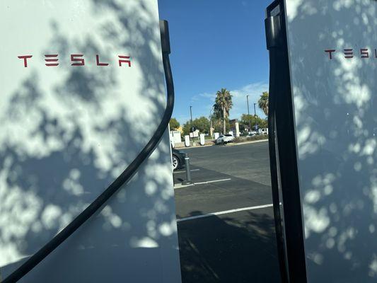 Tesla Supercharger-Tracy