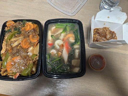 Drunken noodles and lad nah, to go!