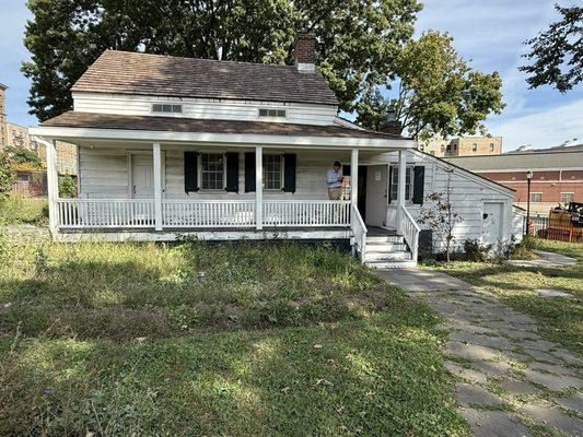 Edgar Allan Poe Cottage