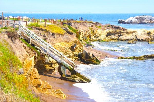 This staircase is closed & dangerous. See signs. Access is via Vista only.