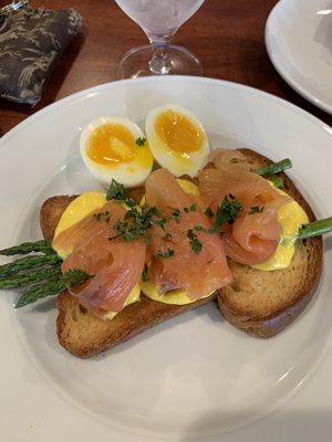 Seared salmon special with asparagus