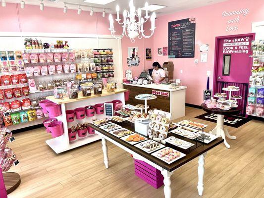 The shoppe on West Bay near Bonefish Grill