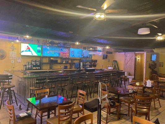 City Limits Sports Bar & Grill