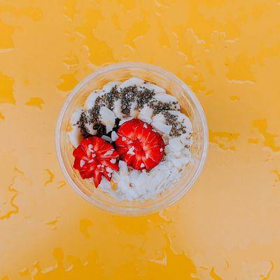 Be Original açaí bowl with chia seeds