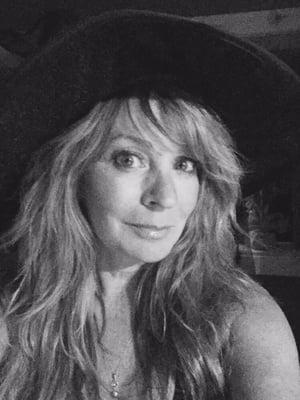 Lisa's Salon , Nails and Day Spa