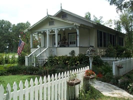 Lanoux Guest Cottage