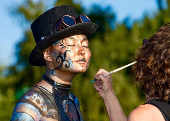 Cirque Du Soleil painting a full body!