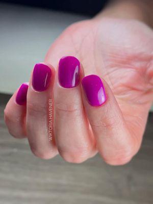 Wiktoria did a detailed manicure on my nails and cuticles. She removed my acrylic nails and did a gel overlay to grow out my natural nails.