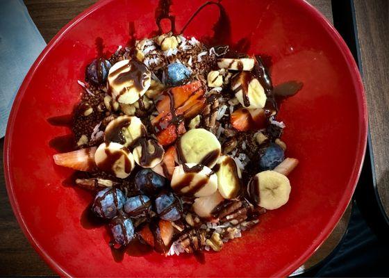 Chocolate Quinoa Breakfast Bowl