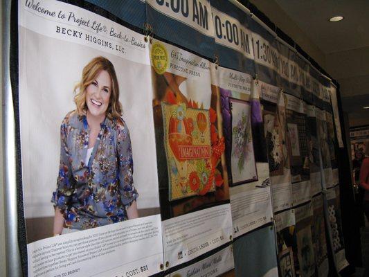 Workshop schedule aligning wall @ convention lobby. Mesa 2016