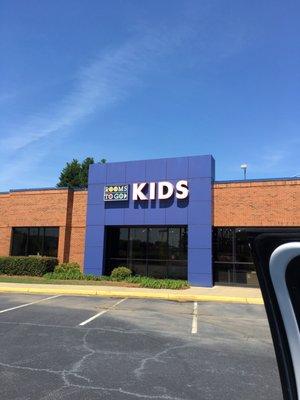 Rooms To Go Kids Furniture Store - Pleasant Hill