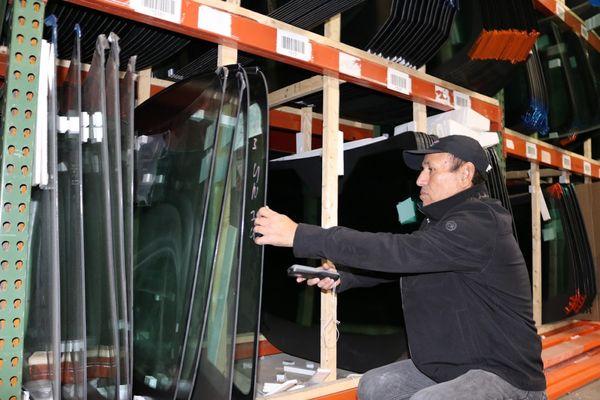 Warehouse Auto Glass
Silver Spring Auto Glass  Express
