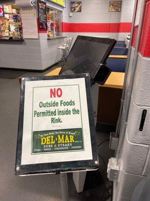 Del Mar Cafe at the PIC