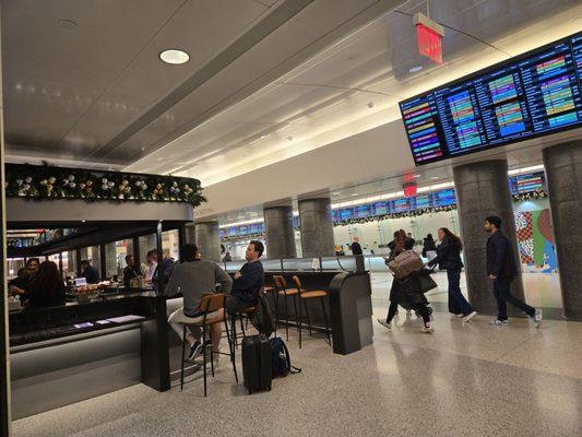 Tracks Raw Bar & Grill - Grand Central