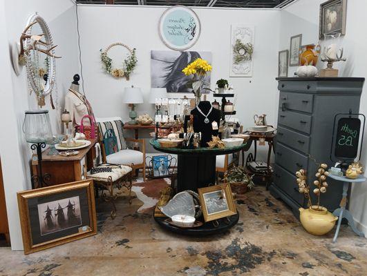 Booth B-5 YELLOWHAMMER ANTIQUES