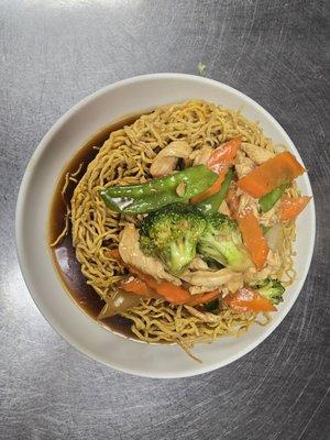 Crispy egg noodles with chicken